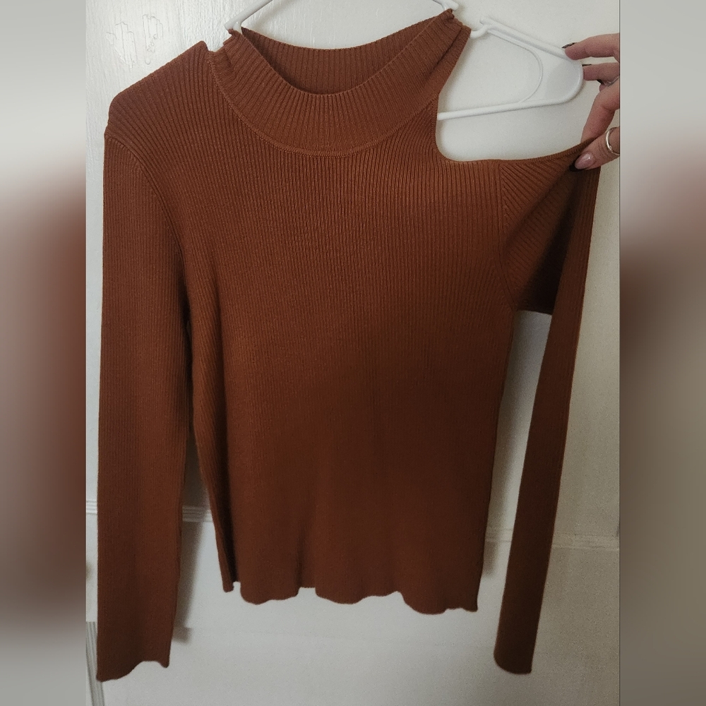 Blue Lemon Size Medium Brown Cut-Out Shoulder Sweater